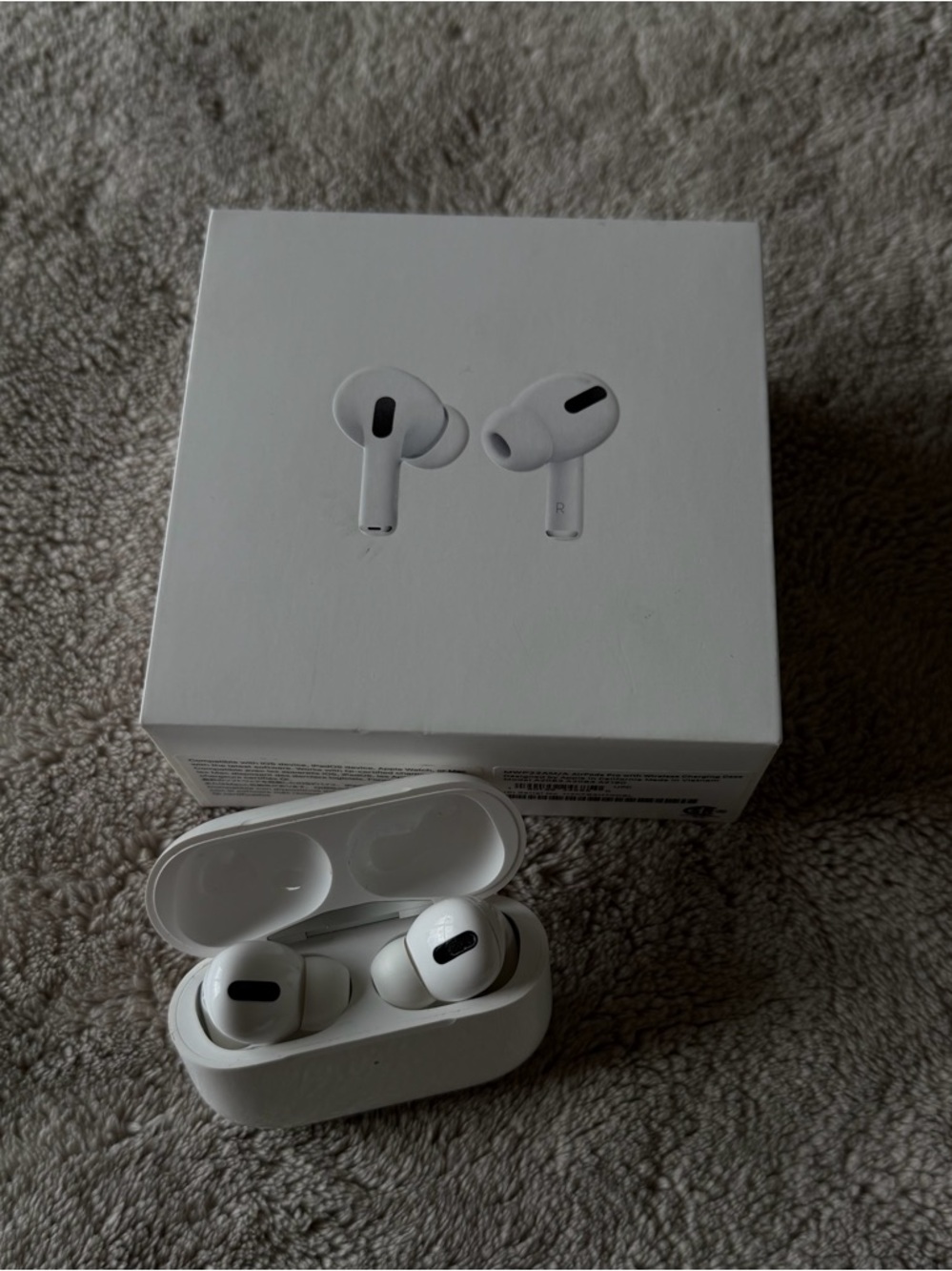 Apple AirPods Pro Wireless Noise-Cancelling Earbuds with Charging Case